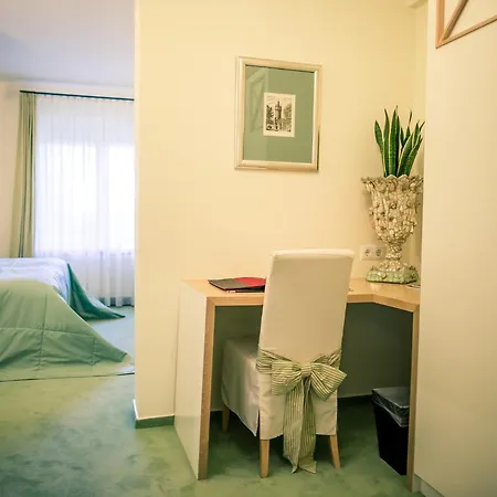 Burg & Gaestehaus By Schwarzenstein Hotel 3*
