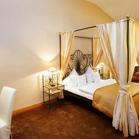 Burg & Gaestehaus By Schwarzenstein Hotel 3*